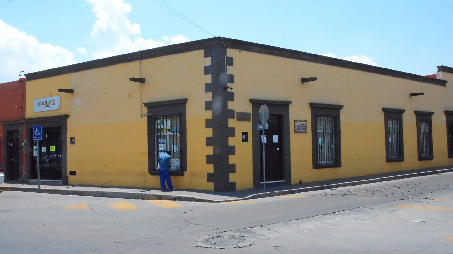 Las oficinas de esta cámara empresarial se ubican entre las calles Francisco Xavier Mina y Morelos, en el centro histórico. Luis Luévanos. El Sol de San Juan del Río.